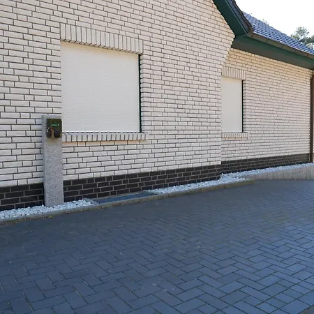 Plötz- Mit Sonnenterrasse Und E- Auto Ladestation Ostseebad Kölpinsee