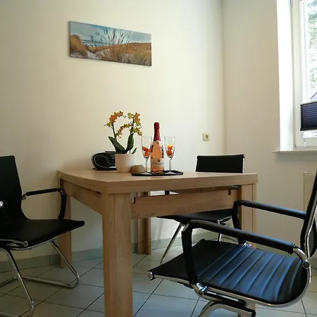 Plötz- Mit Sonnenterrasse Und E- Auto Ladestation * Ostseebad Kölpinsee