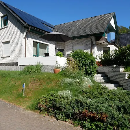 Plötz- Mit Sonnenterrasse Und E- Auto Ladestation Apartment Ostseebad Kölpinsee