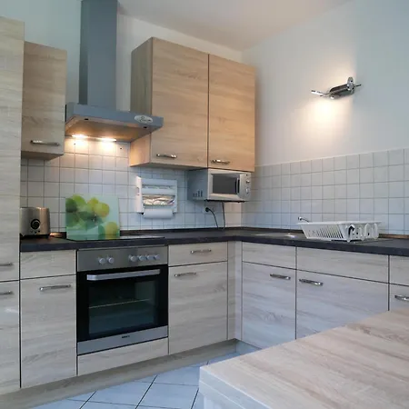 Ploetz- Mit Sonnenterrasse Und E- Auto Ladestation Apartamento